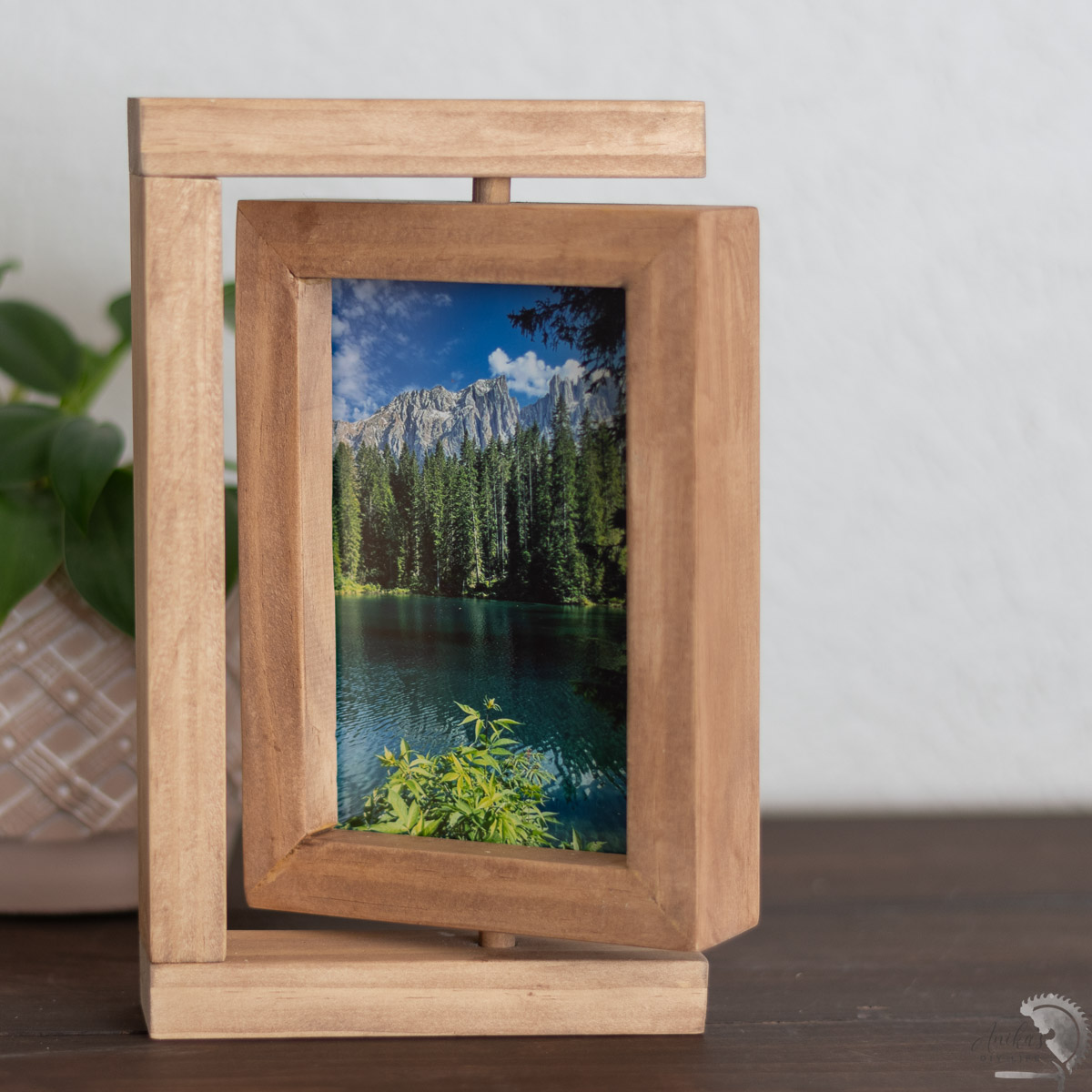 Rotating picture frame from Anika's DIY Life.