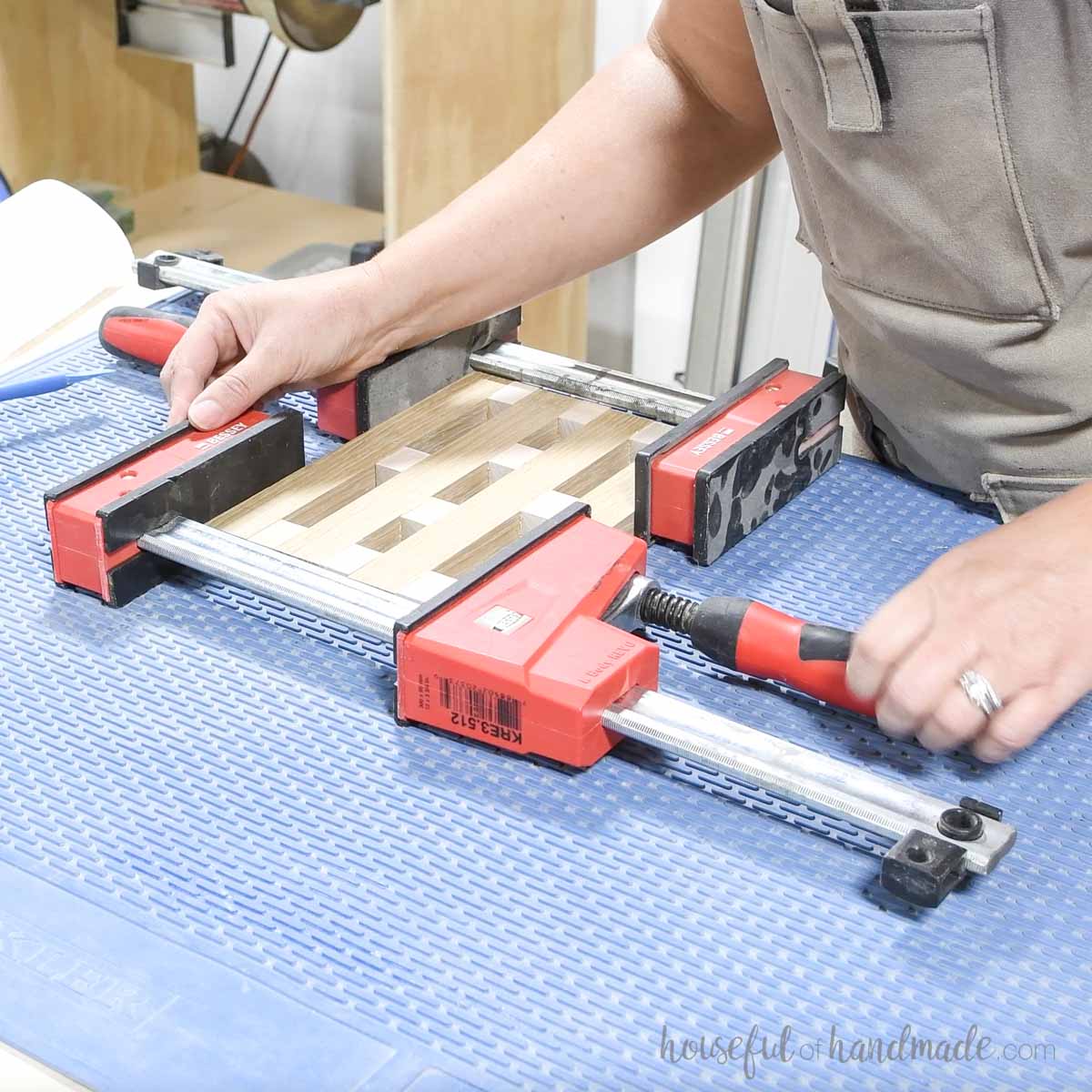 Clamping the trivet together with parallel clamps. 