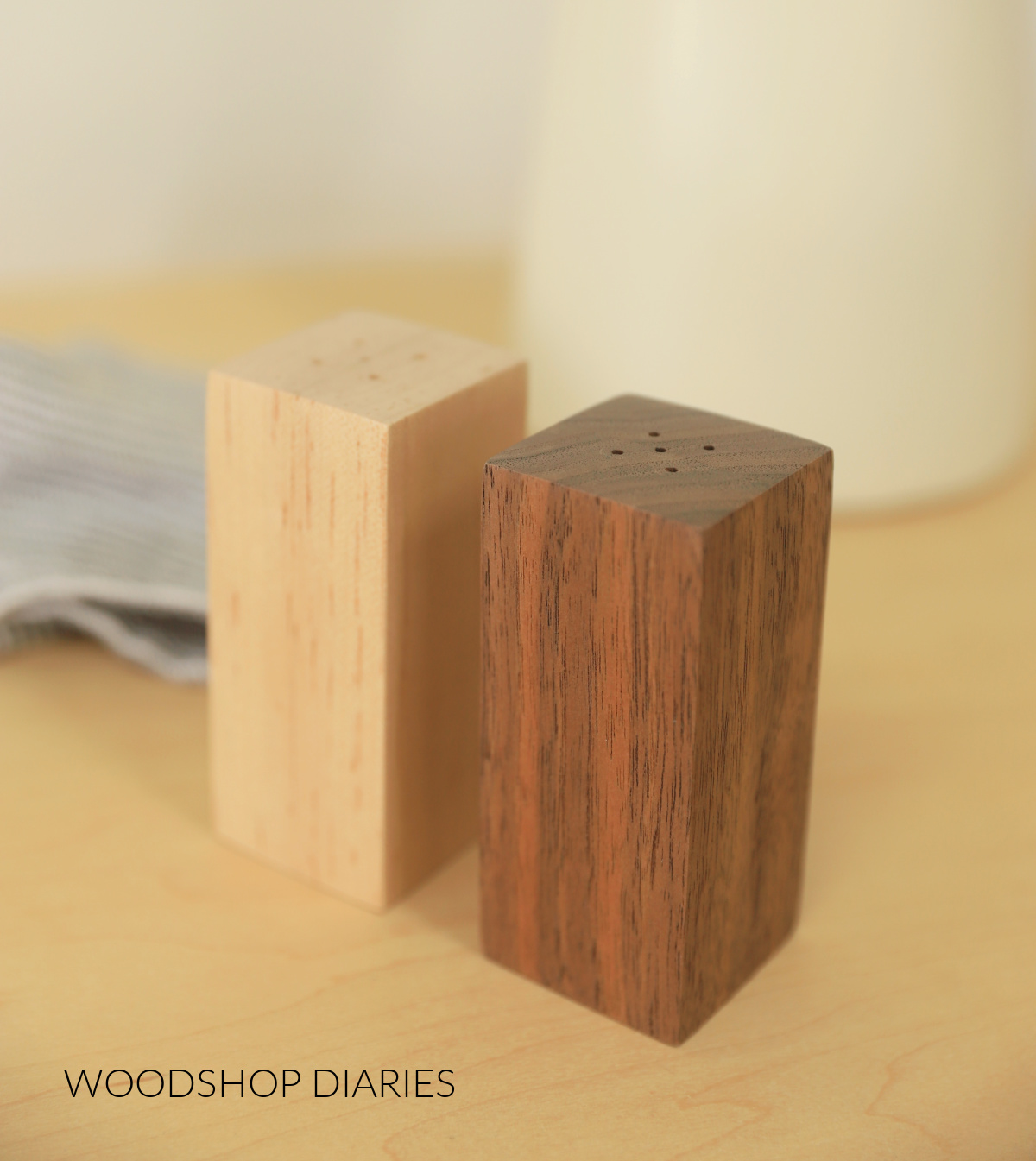 Wood salt and pepper shakers from Woodshop Diaries. 