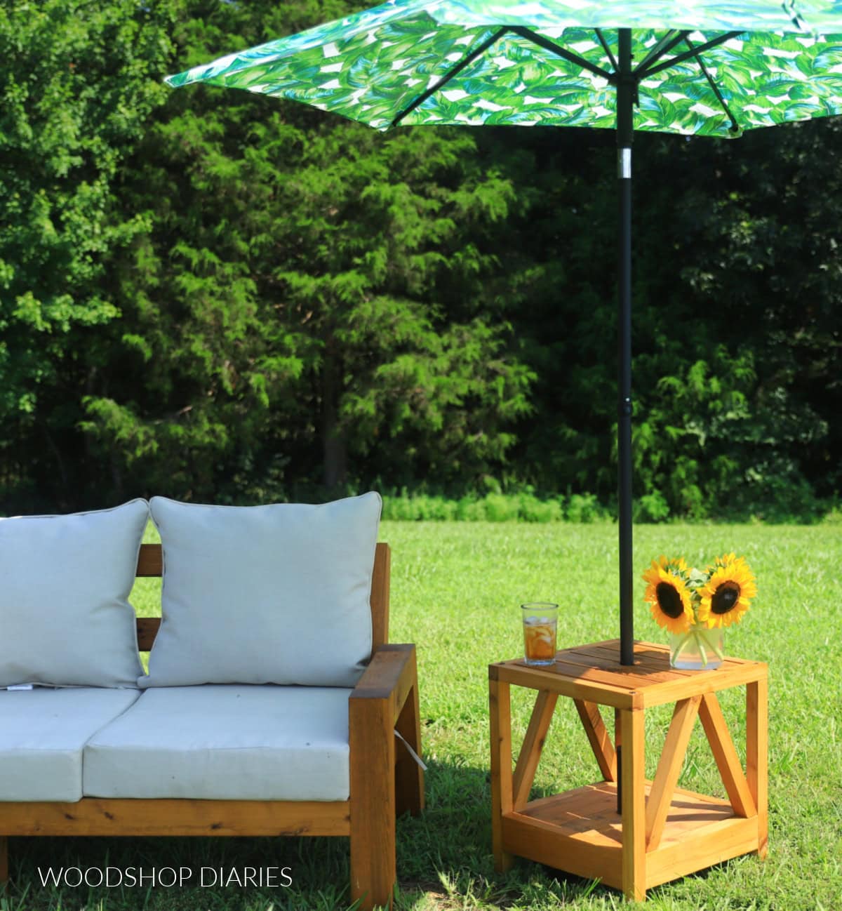 Umbrella side table from Woodshop Diaries. 