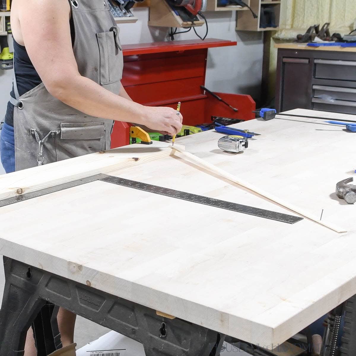 Drawing an arch on the 1x6 board. 